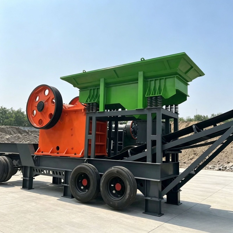 Concrete Vibrator - เครื่องบดกรามแบบเคลื่อนที่ติดตั้งบนรถบรรทุกพร้อมระบบป้อนวัสดุแบบสั่นและสายพานลำเลียงในตัว สำหรับงานรื้อถอนคอนกรีต หินปูน และหินก้อนใหญ่